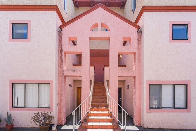 Foto del edificio - North Berkeley Condo – Steps from Campus w...