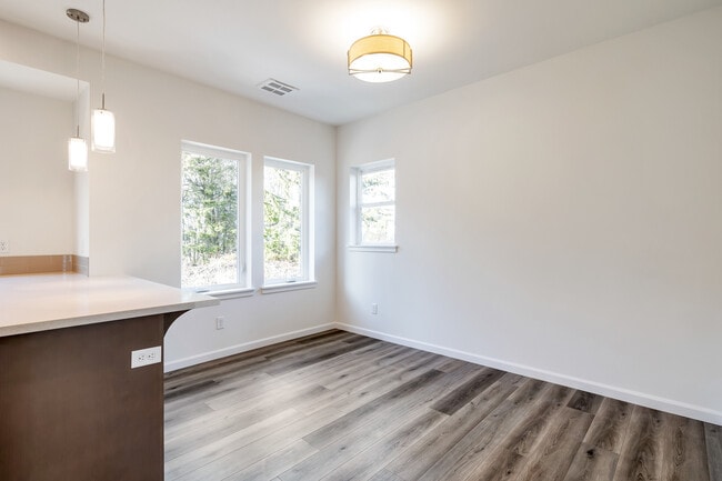 Building Photo - Forest Park Townhomes