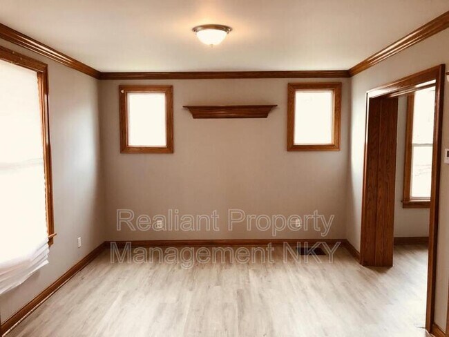 Building Photo - 324 E 47th St