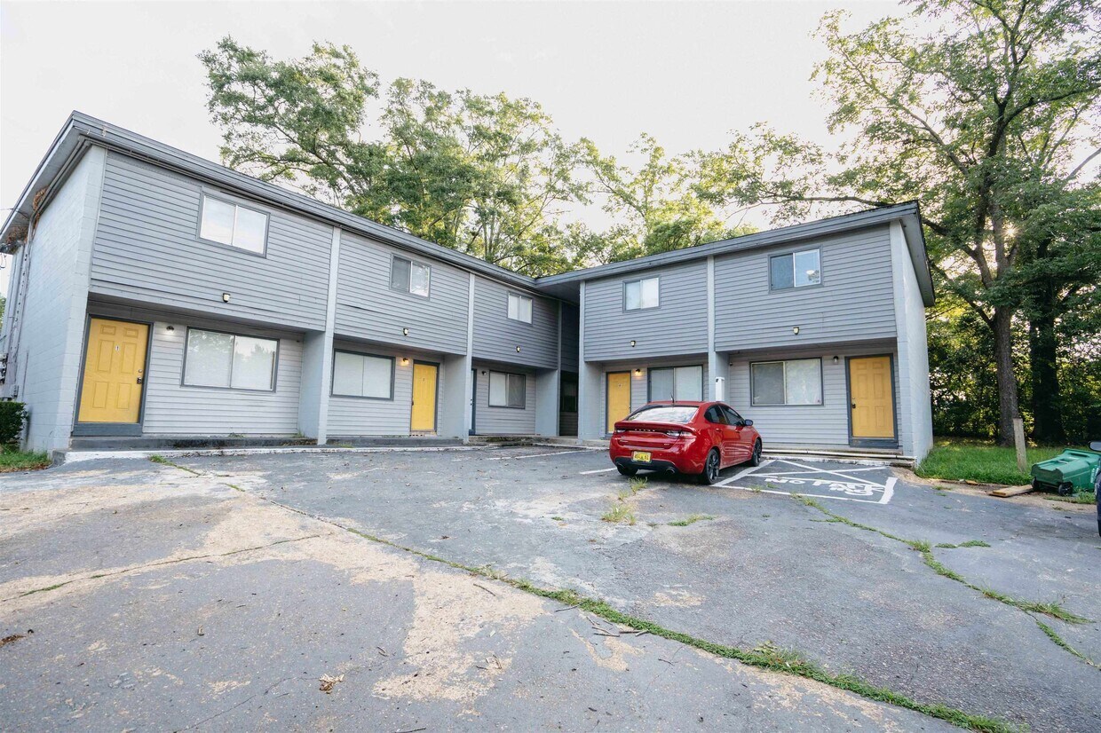 Primary Photo - 1305 Clay St