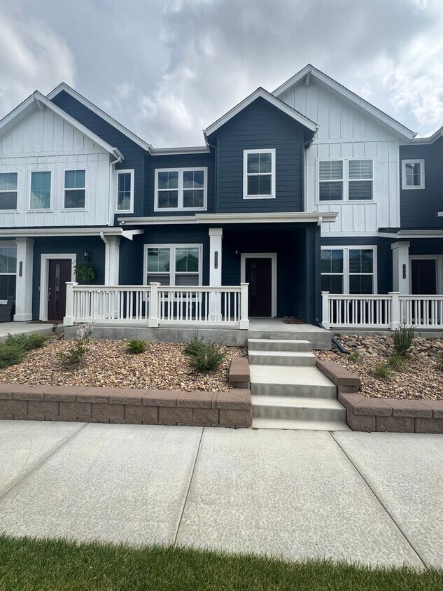 Charming 2BR Townhome in Aurora - Charming 2BR Townhome in Aurora