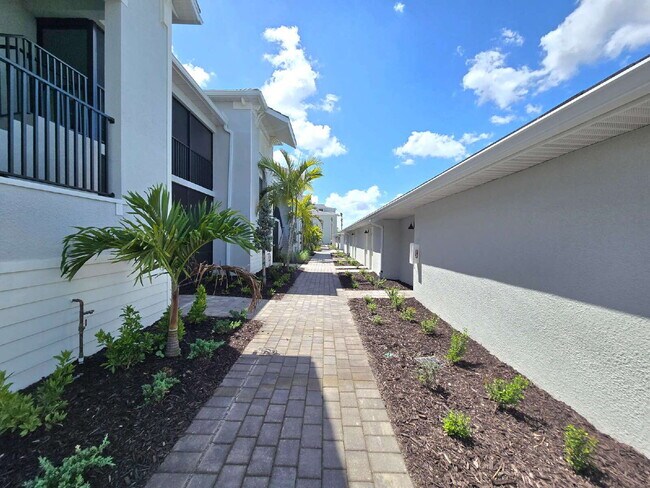 Foto del edificio - 15265 Grn Acrs Ave