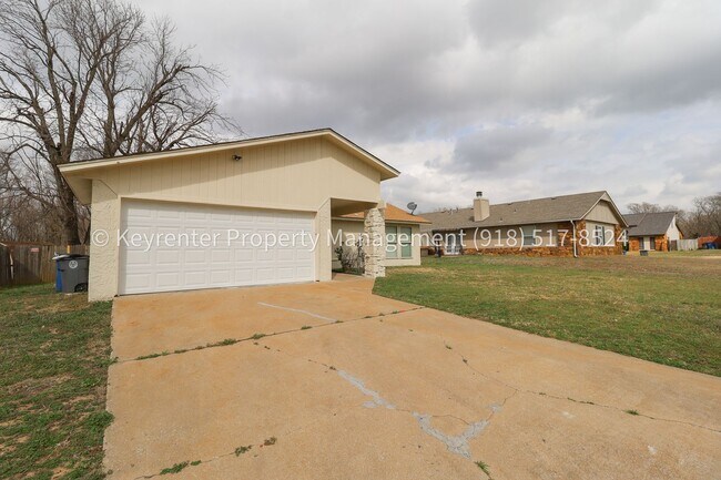 Foto del edificio - Beautifully Updated Home in Prime East Tulsa Location