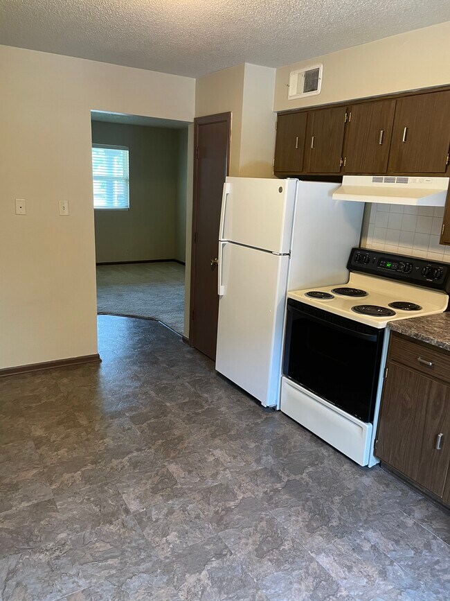Building Photo - 4497 W Bellview Dr