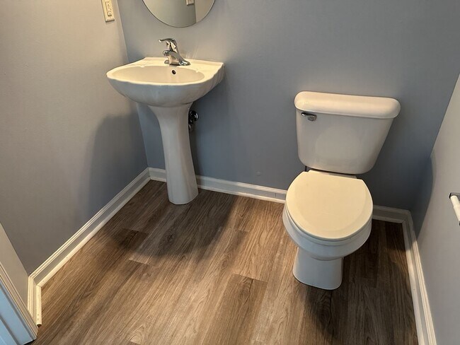 Building Photo - 250 Summer Hill Way