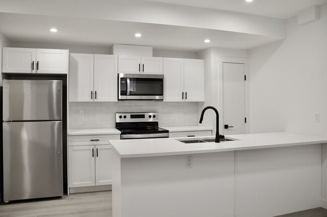 Building Photo - 8714 83 Ave NW