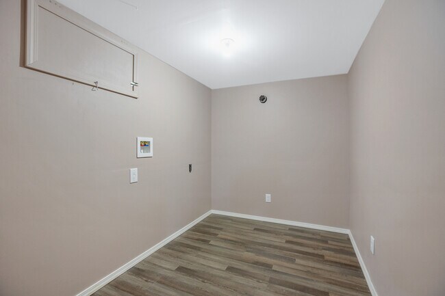 Building Photo - 2314 W Dalton Ave