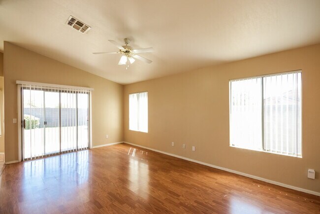Foto del edificio - 9049 E Fairfield St