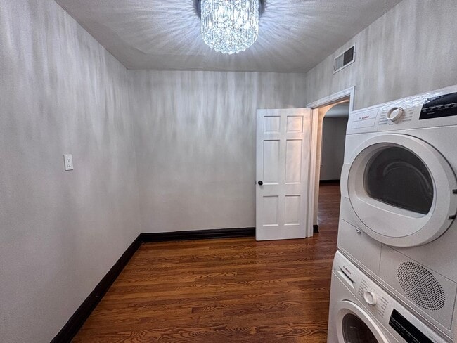 Building Photo - One-Bedroom Apartment in Dogtown*In-Unit W...