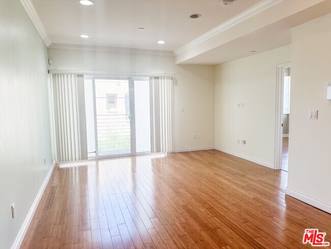 Foto del edificio - 3061 W 12th Pl
