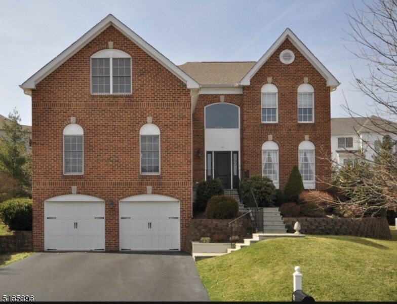 Foto principal - 11 Watchung Dr