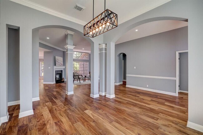 Building Photo - 10410 Laurel Hill Cove