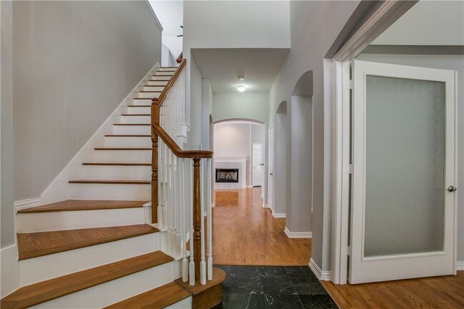 Building Photo - 2019 Fox Glen Dr