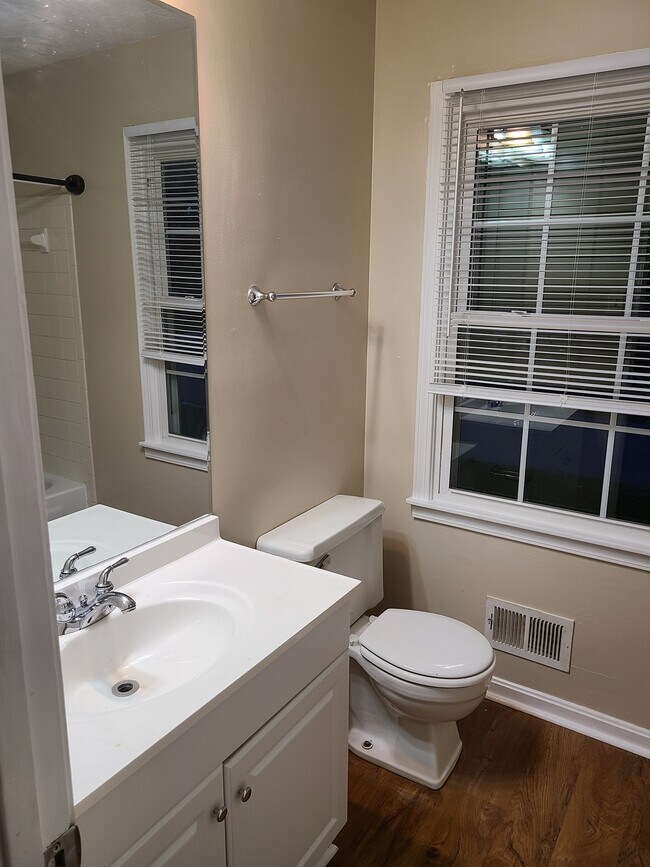 Foto del edificio - 6604 Birchline Blvd