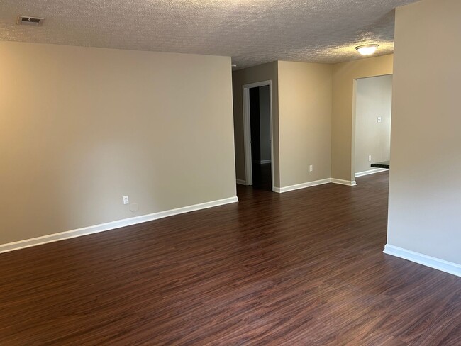 Building Photo - 1041/1043 Cantrell Ln