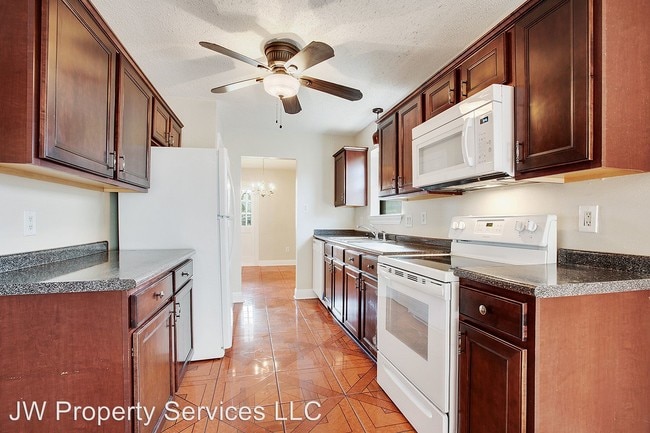 Building Photo - 1545 Spanish Oaks Dr