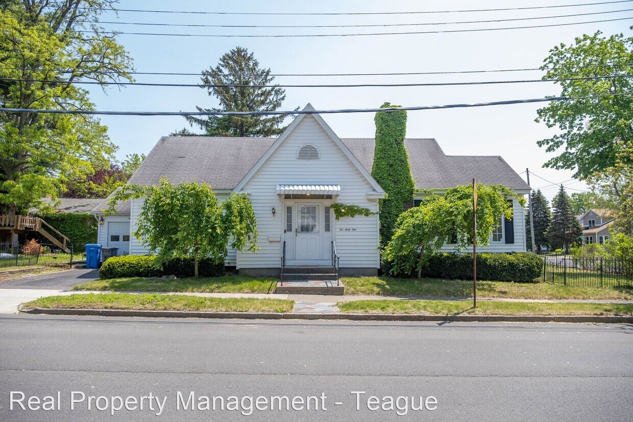 Foto principal - 3 br, 2 bath House - 1041 Washington Ave