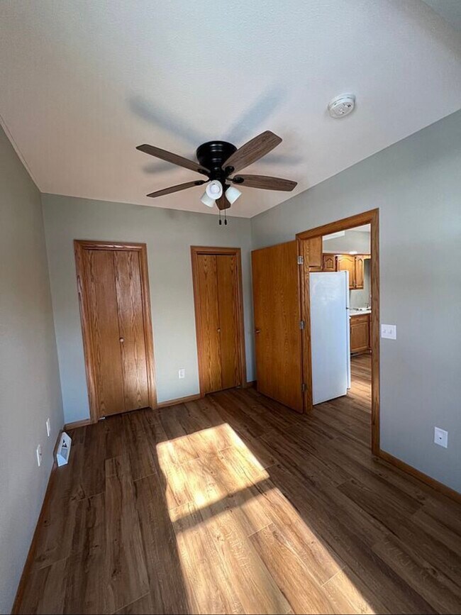 Foto del edificio - 613 E 9th St