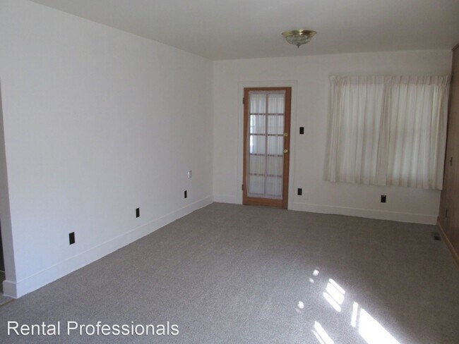 Building Photo - 2 br, 1 bath House - 215 North Church Unit A