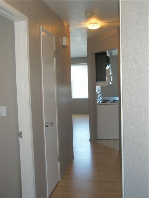 entry hallway - 4012 Colby Ave