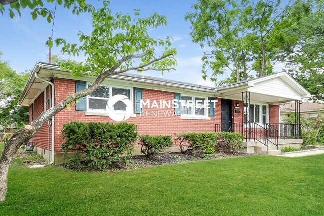 Foto del edificio - 3 Bedroom Pet-Friendly Home in Louisville, KY with Main Street Renewal