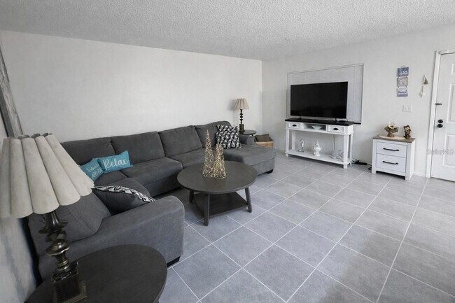 Building Photo - 3300 Fox Chase Cir