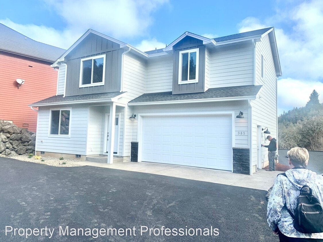 985 SE Golden Eagle Ave, Roseburg, OR 97470 House Rental in Roseburg