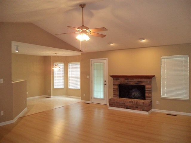 Foto del edificio - 160 Franklin Estates Lane