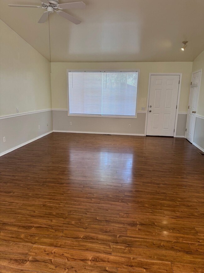 puerta de entrada de la sala de estar - 3108 Orleans St