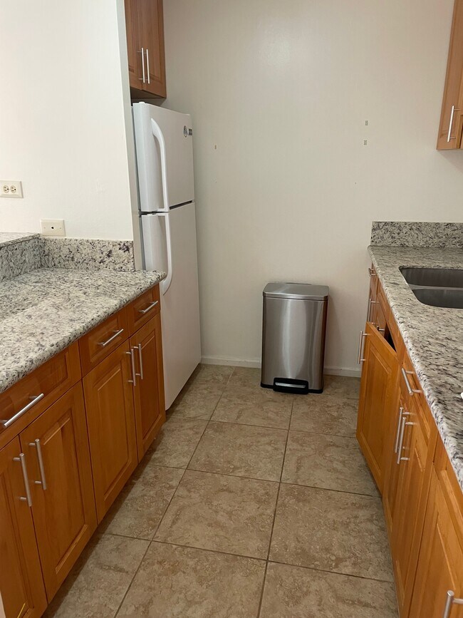 Foto del edificio - 1610 Kanunu St