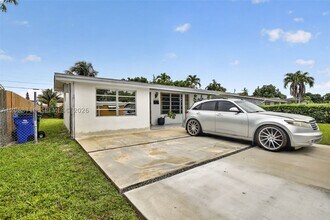 Building Photo - 2331 Flamingo Dr