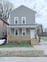 Building Photo - 1427 E 92nd St