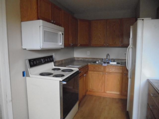 Building Photo - 3 bedroom in Bristol Connecticut 06010