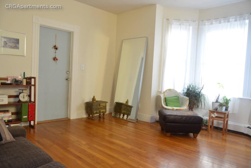 Primary Photo - 53 Hanson St