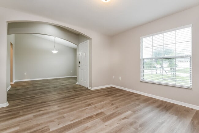 Foto del edificio - 543 Hummingbird Ct