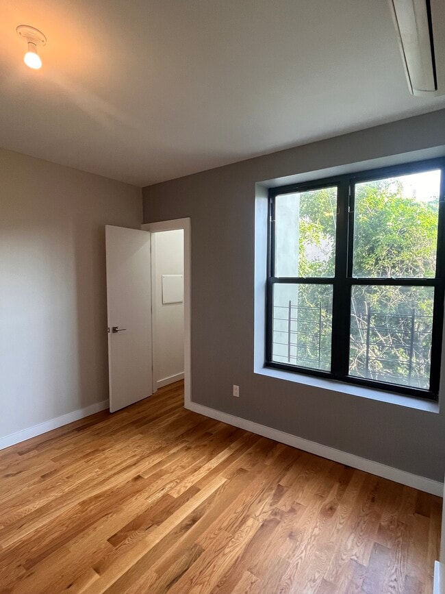 Building Photo - 2349 Pacific St