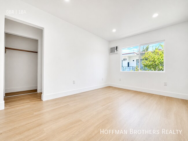 Building Photo - 1000 Coronado Ter