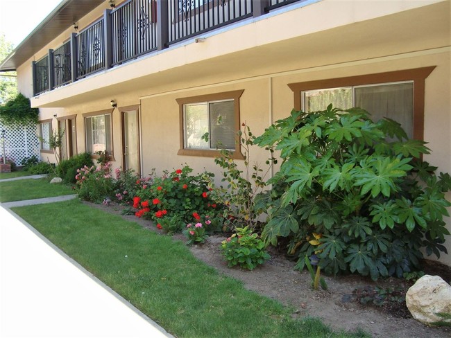 Foto del edificio - 555-555 2nd Pl