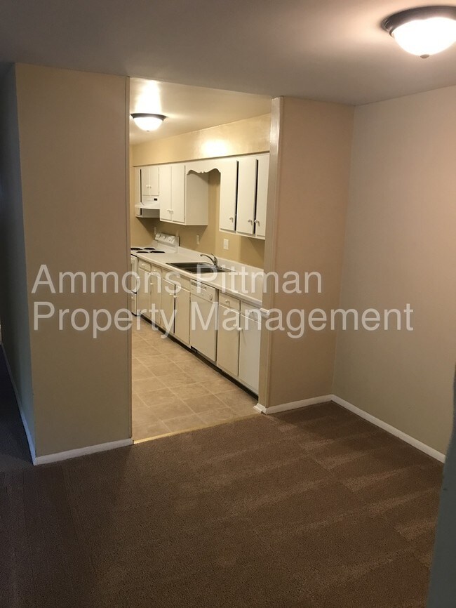 Building Photo - 1130 Schaub Dr