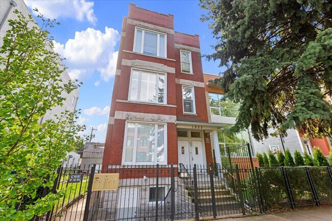 Building Photo - 1905 W Huron St