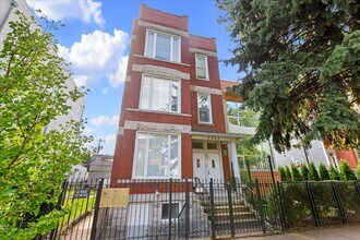 Building Photo - 1905 W Huron St