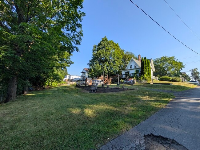 Backyard, Outdoor space - 336 Spring Ave