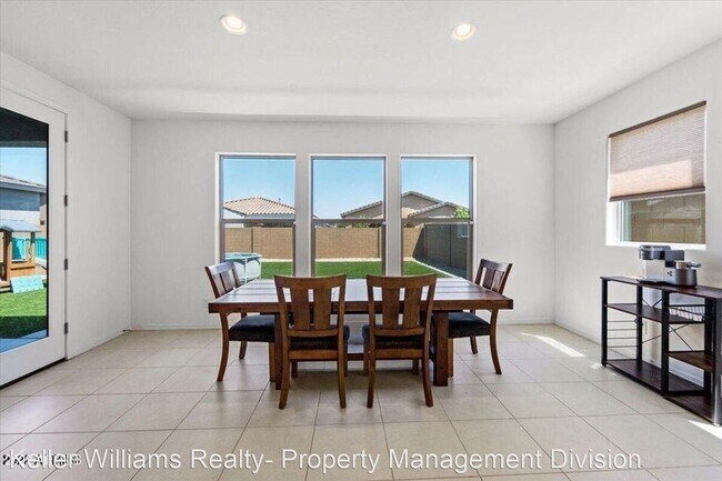 Foto del edificio - 5 br, 3 bath House - 320 W Glacier Bay Drive