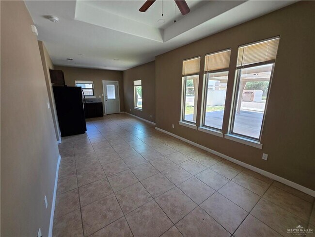 Foto del edificio - 2116 Garden Ridge Dr