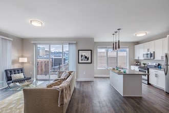 Building Photo - 223 E Town