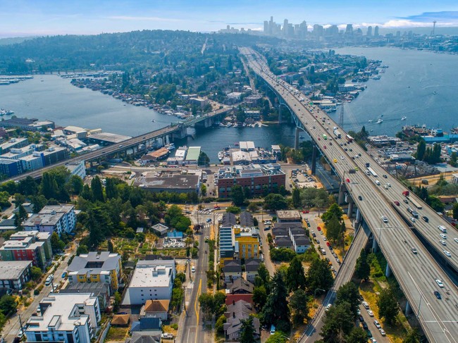 Foto del edificio - Lakeview Apartments