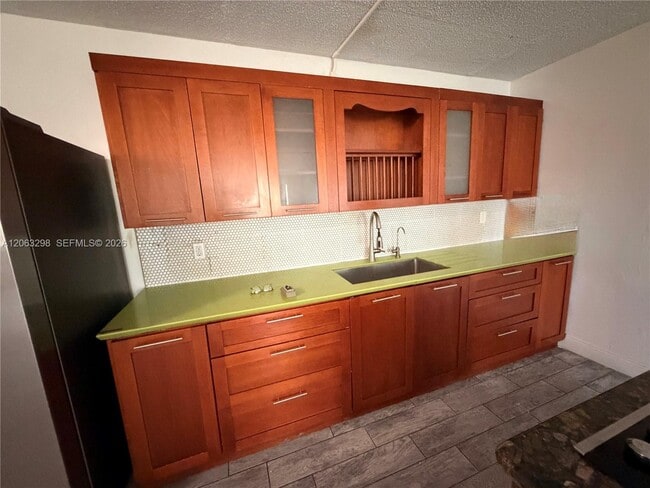 Foto del edificio - 14850 Naranja Lakes Blvd