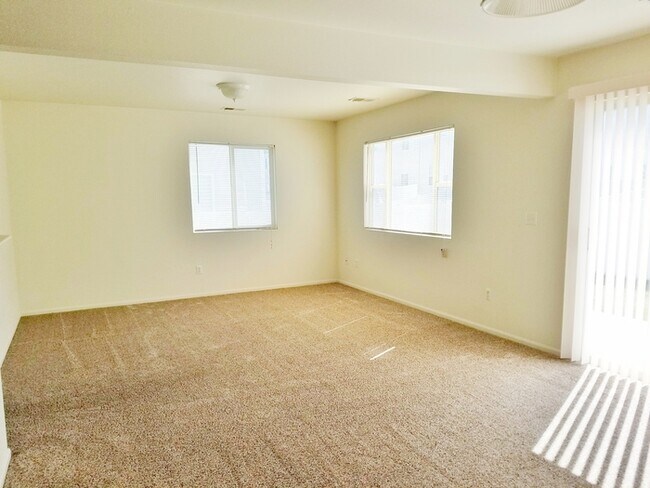Foto del edificio - 613 W 3rd St