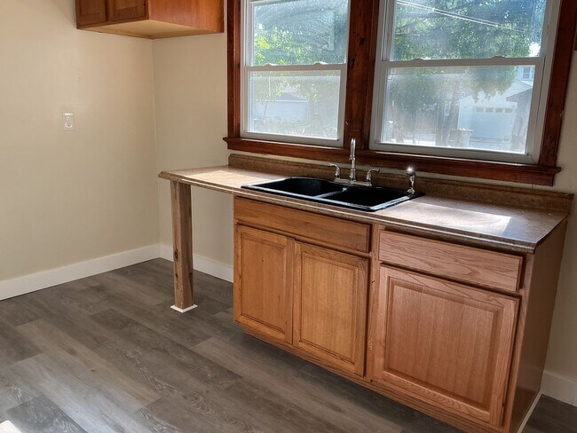 Foto del edificio - 4 Bedroom Single Family Home