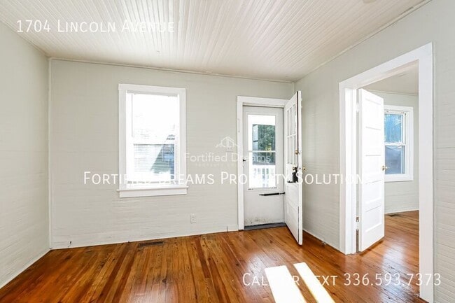 Building Photo - 1704 Lincoln Ave